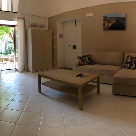 Maison De Lucia *